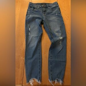 Lucky Brand size 8/ 29 distressed skinny jeans